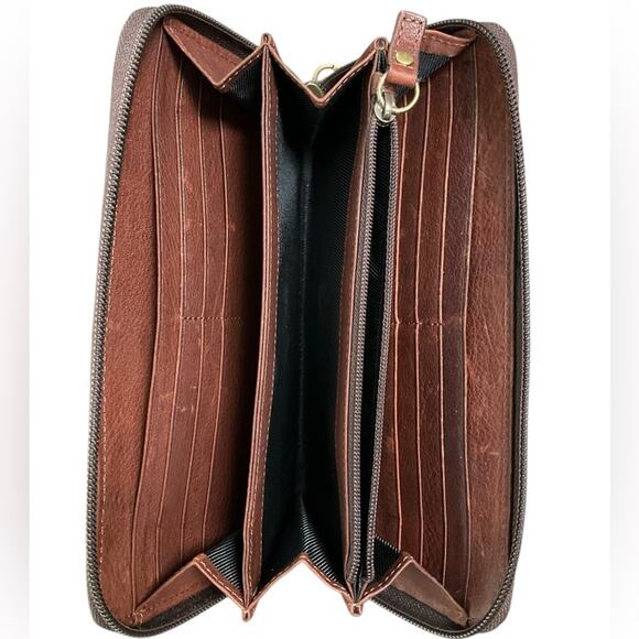 Duluth Trading Co Brown Leather Wristlet Wallet Sleek Design EUC - Picture 3 of 13